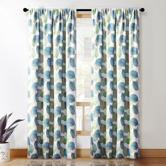 Lystett gardin med grønt bladmønster