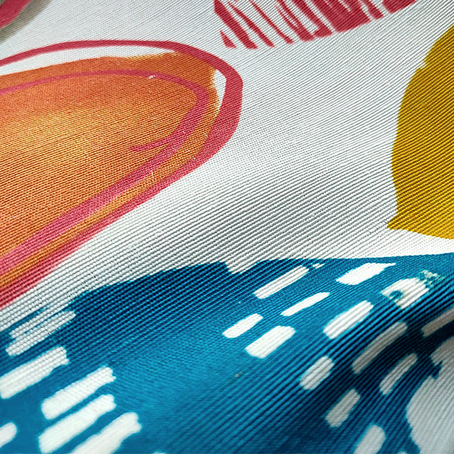 Fargerik gardin med moderne retro-mønster