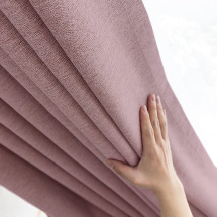 Lystett rosa gardin for soverommet