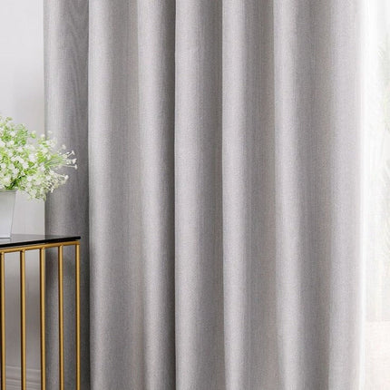 Grå gardin med strukturert vev