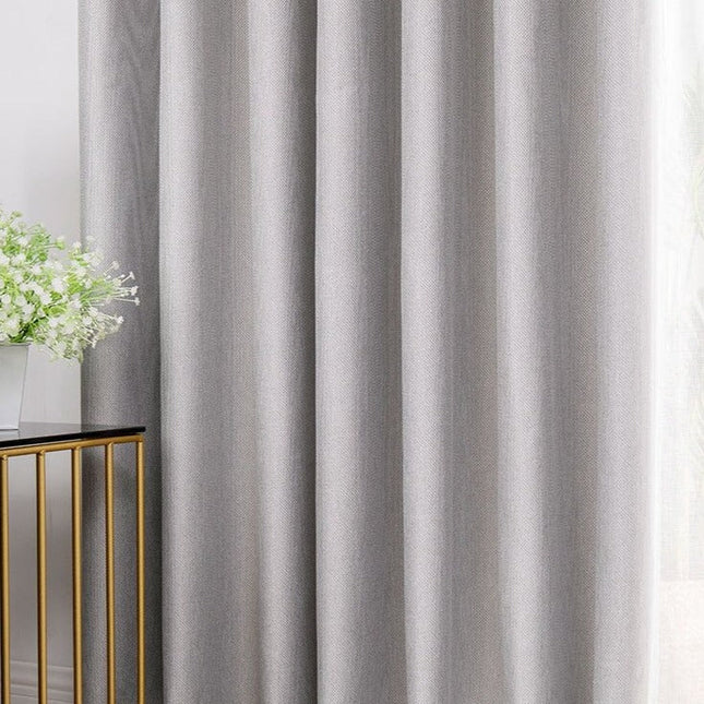 Grå gardin med strukturert vev