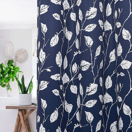 Mørk utendørs gardin med bladmønster