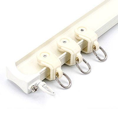 Gardinskinne for montering i taket