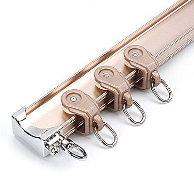 Gardinskinne for montering i taket